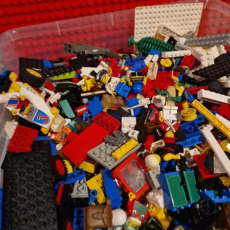 In 2 By The Lake, Legoland, Forestcabindk Ansager