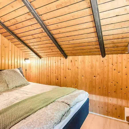 Prázdninový dům In 2 By The Lake, Legoland, Forestcabindk *