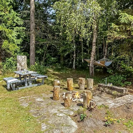 In 2 By The Lake, Legoland, Forestcabindk * Ansager