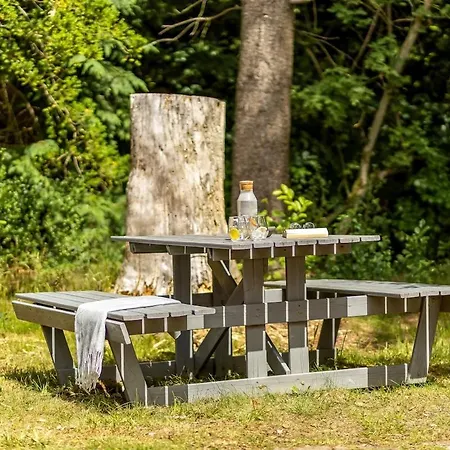 In 2 By The Lake, Legoland, Forestcabindk Ansager